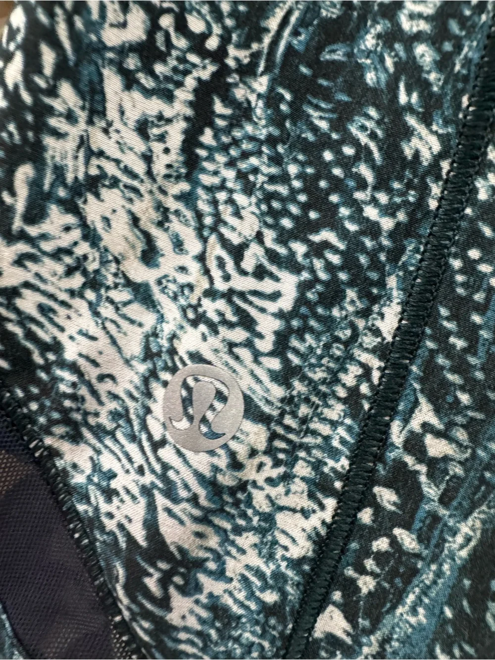 Lululemon Hotty Hot Running Shorts Size 6 | Green Floral Print | Built-In Liner - Picture 6 of 7